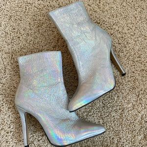 LIKE NEW SHEIN Silver Holographic Heel Boots Size 8